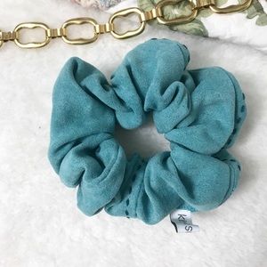 Velvet Scrunchy in Turquoise